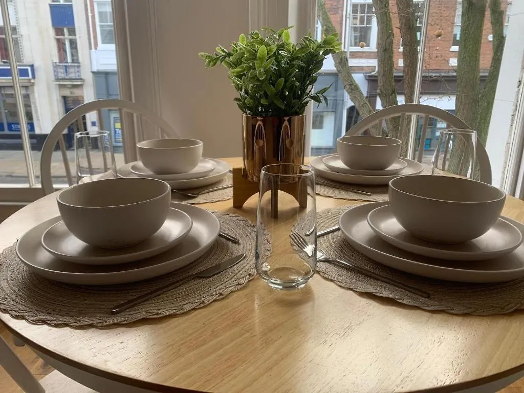 City Centre Luxury Triplex Apartment Sleeps 7 Kingston upon Hull