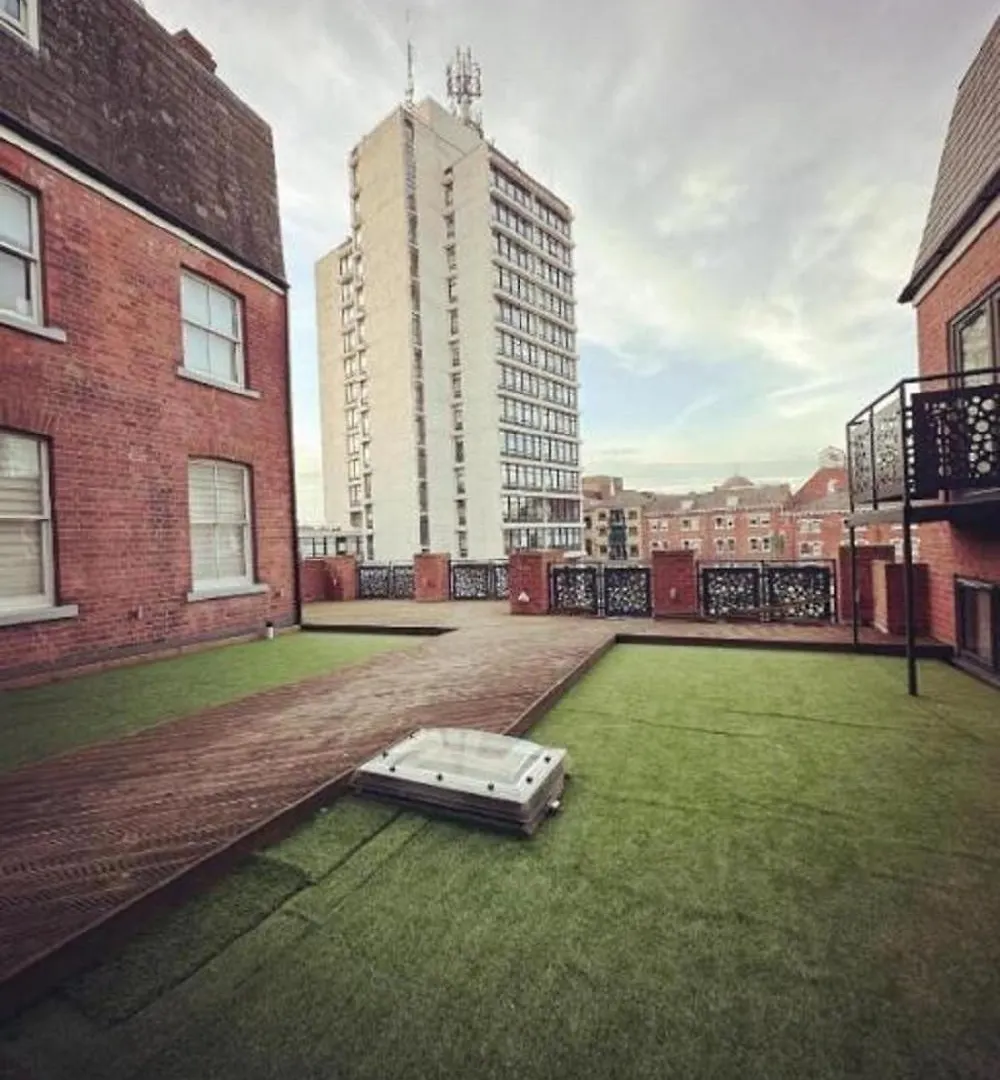 City Centre Luxury Triplex Apartment Sleeps 7 Kingston upon Hull