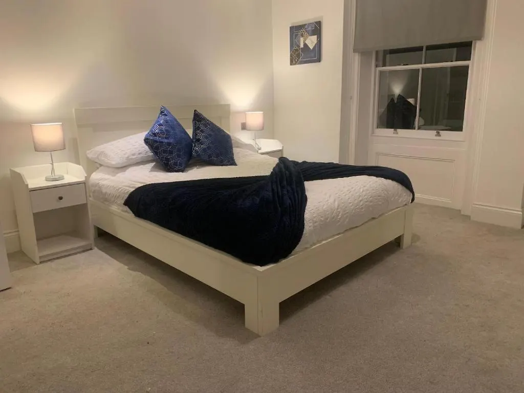 City Centre Luxury Triplex Apartment Sleeps 7 Kingston upon Hull