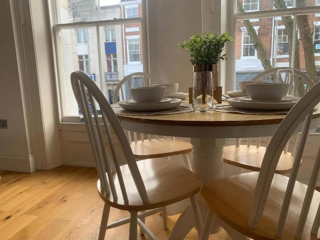 City Centre Luxury Triplex Apartment Sleeps 7 Kingston upon Hull